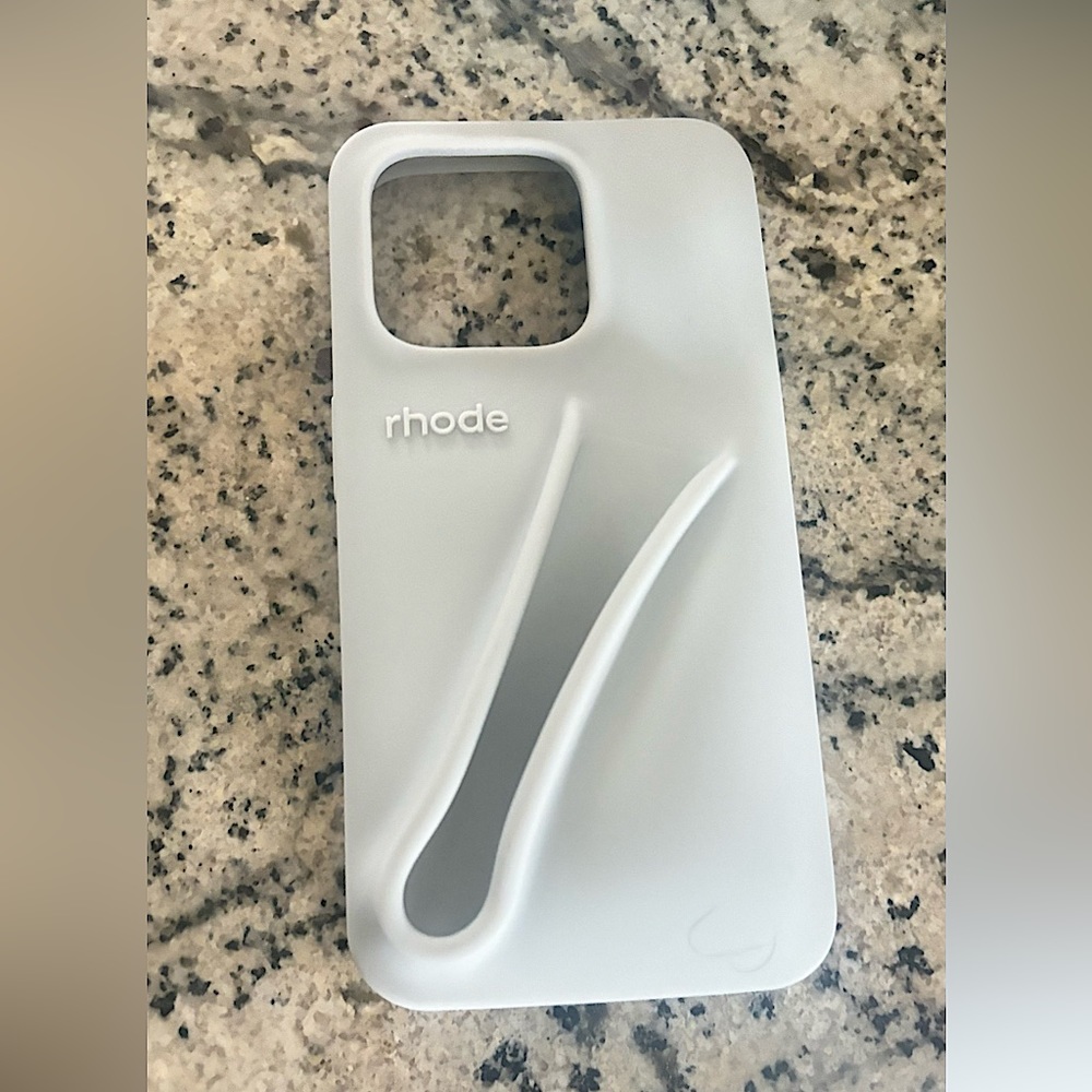 iPhone 15 Pro RHODE lipgloss holder phone case